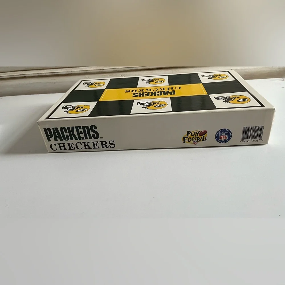 Vintage 1993 NFL GREEN BAY PACKERS vs VIKINGS NFL Helmet Checkers Board Game